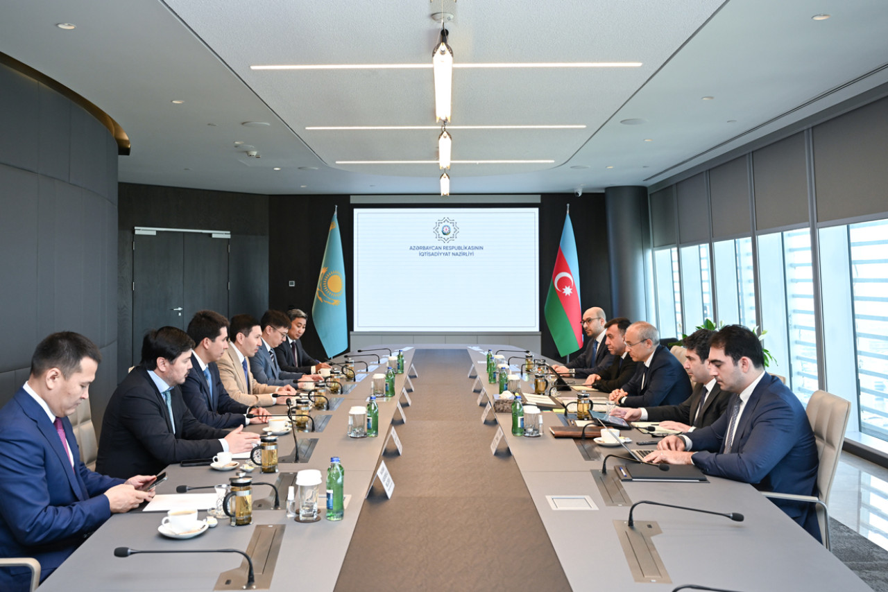 QAZAXISTANIN "SAMRUK-KAZYNA" MİLLİ RİFAH FONDUNUN RƏHBƏRİ İLƏ GÖRÜŞ KEÇİRİLİB