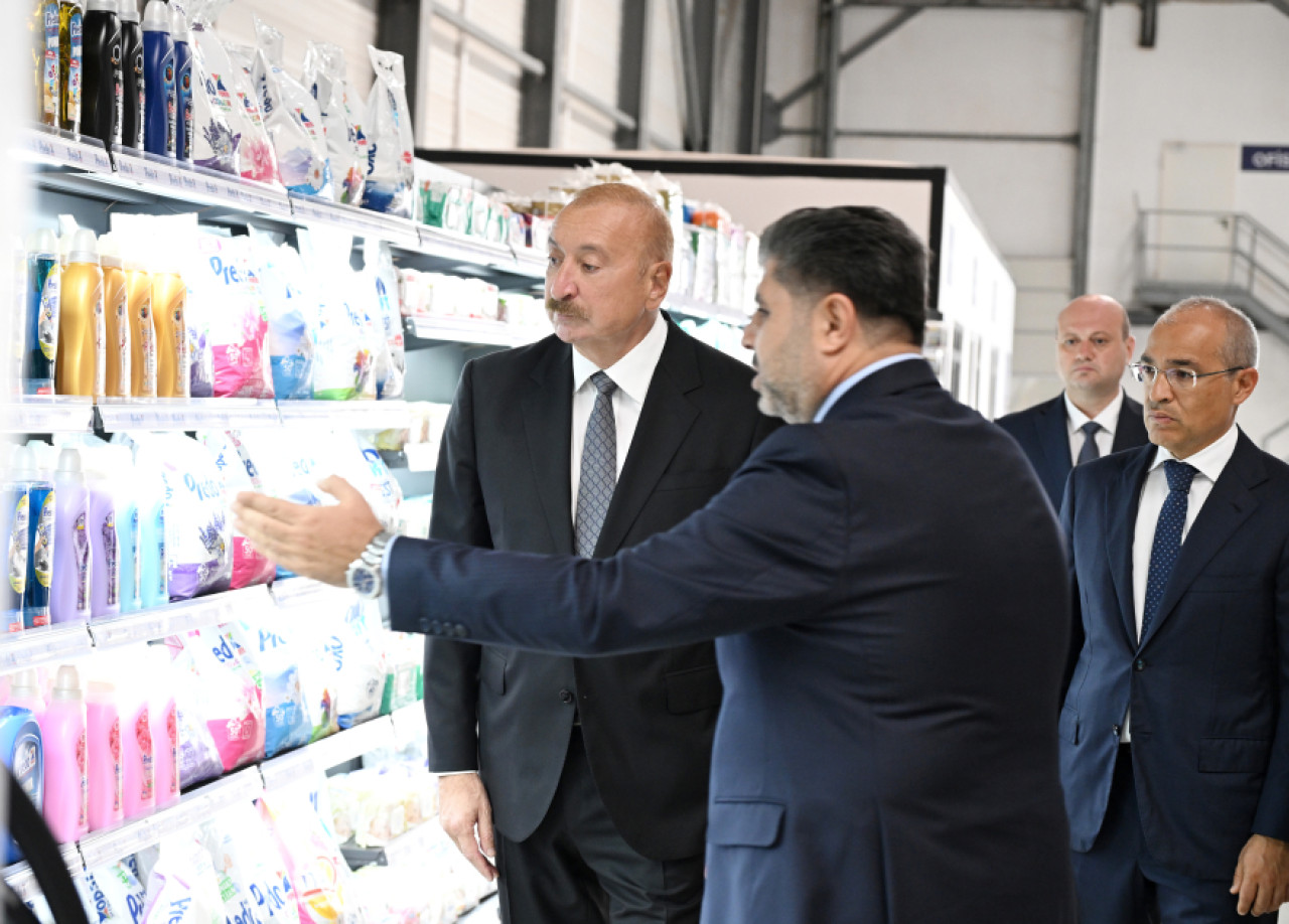 AZƏRBAYCAN RESPUBLİKASININ PREZİDENT İLHAM ƏLİYEV QARADAĞ RAYONUNDA KAĞIZ VƏ GİGİYENİK MƏHSULLARIN İSTEHSALI MÜƏSSİSƏSİNİN AÇILIŞINDA İŞTİRAK EDİB