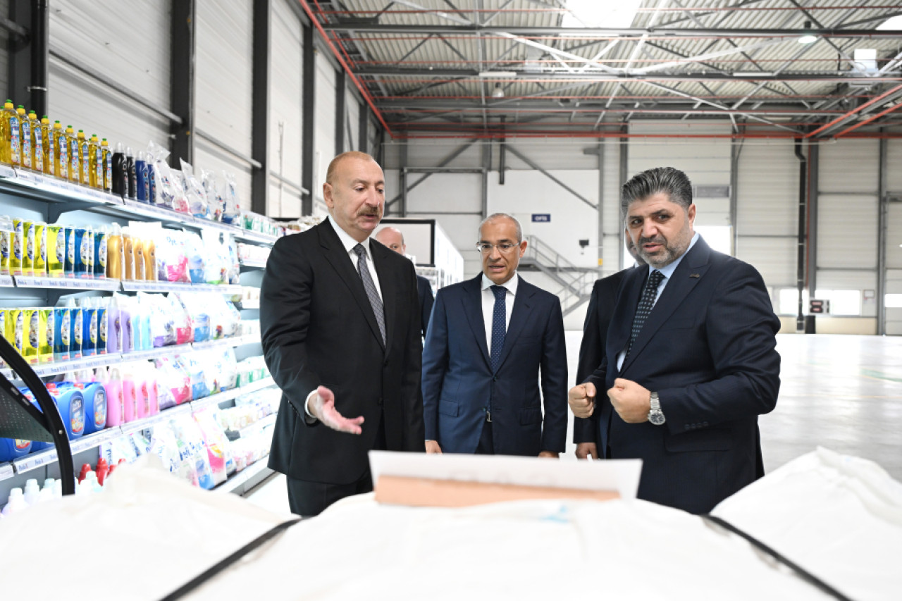 AZƏRBAYCAN RESPUBLİKASININ PREZİDENT İLHAM ƏLİYEV QARADAĞ RAYONUNDA KAĞIZ VƏ GİGİYENİK MƏHSULLARIN İSTEHSALI MÜƏSSİSƏSİNİN AÇILIŞINDA İŞTİRAK EDİB