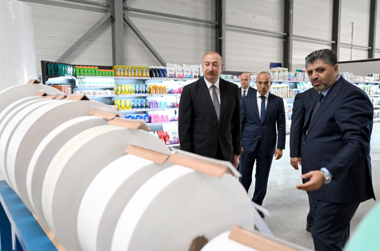 AZƏRBAYCAN RESPUBLİKASININ PREZİDENT İLHAM ƏLİYEV QARADAĞ RAYONUNDA KAĞIZ VƏ GİGİYENİK MƏHSULLARIN İSTEHSALI MÜƏSSİSƏSİNİN AÇILIŞINDA İŞTİRAK EDİB