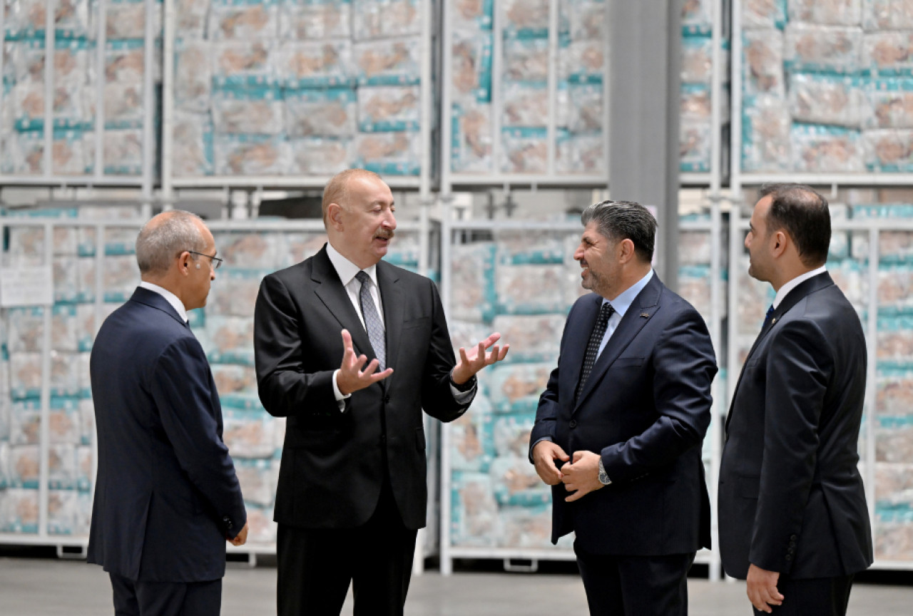 AZƏRBAYCAN RESPUBLİKASININ PREZİDENT İLHAM ƏLİYEV QARADAĞ RAYONUNDA KAĞIZ VƏ GİGİYENİK MƏHSULLARIN İSTEHSALI MÜƏSSİSƏSİNİN AÇILIŞINDA İŞTİRAK EDİB