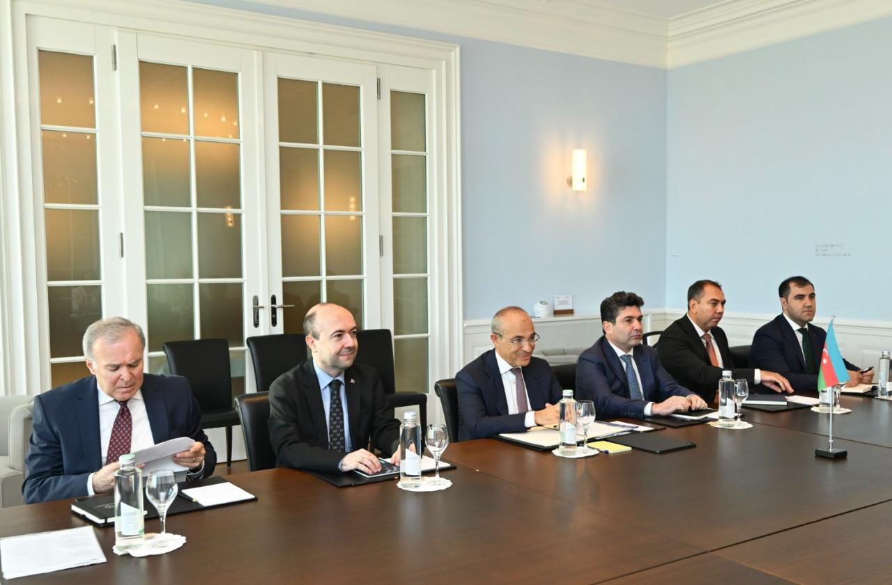 AZƏRBAYCAN NÜMAYƏNDƏ HEYƏTİ İSVEÇRƏYƏ İŞGÜZAR SƏFƏR EDİB