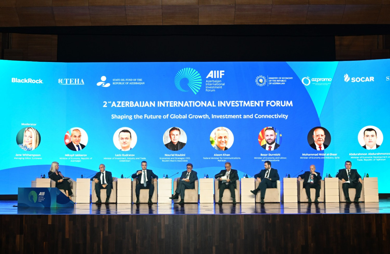 İKİNCİ AZƏRBAYCAN BEYNƏLXALQ İNVESTİSİYA FORUMUNDA AZƏRBAYCANIN REGİONLAR ARASINDA STRATEJİ KEÇİD KİMİ ROLU MÜZAKİRƏ OLUNUB