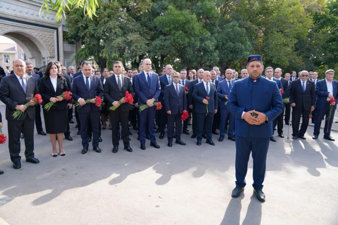 27 SENTYABR – ANIM GÜNÜ İLƏ ƏLAQƏDAR ŞƏHİDLƏRİN MƏZARLARI ZİYARƏT EDİLİB