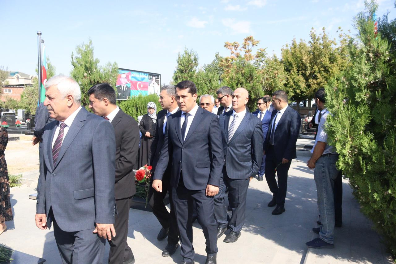 27 SENTYABR – ANIM GÜNÜ İLƏ ƏLAQƏDAR ŞƏHİDLƏRİN MƏZARLARI ZİYARƏT EDİLİB